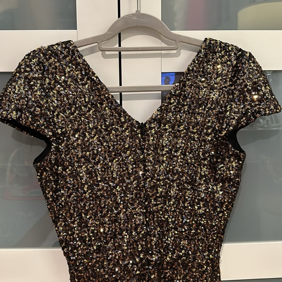 Dress the Population black & gold Women's Cap Sleeve Plunging Sequin Mini Dress - Picture 9 of 10